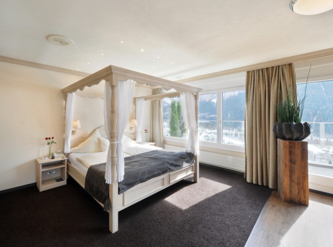 033_Eiger Selfness Grindewald - Schoene Aussichten Touristik -Panorama-Suite